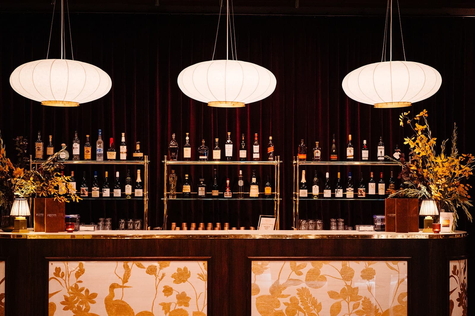 Friends Lounge Exclusive Bar